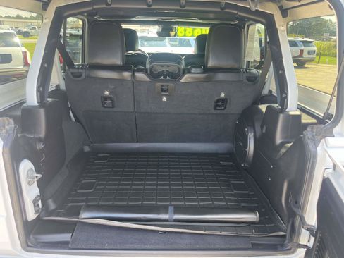 Used 2019 Jeep Wrangler Unlimited Rubicon AWD/4WD image 10