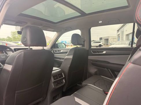 Certified 2024 Volkswagen Atlas Peak Edition SEL AWD/4WD image 17