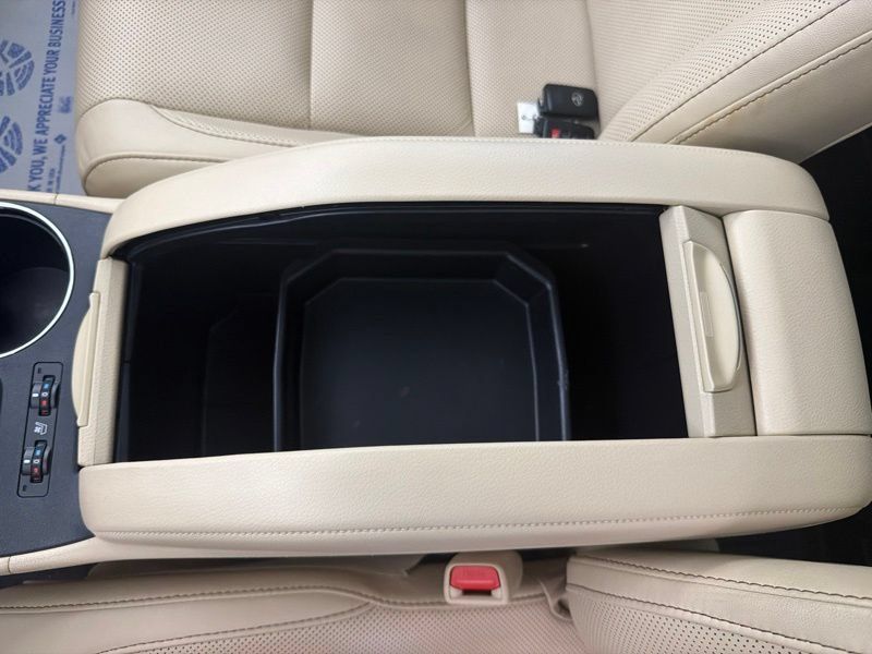 Used 2017 Toyota Highlander Limited AWD/4WD image 37