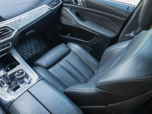 Used 2021 BMW X5 M50i w/ Executive Package image 27