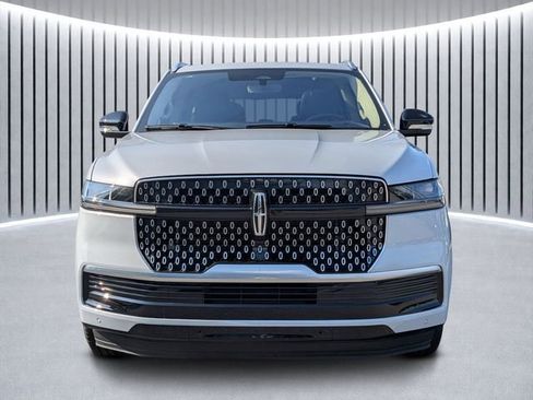New 2025 Lincoln Navigator Reserve AWD/4WD image 9