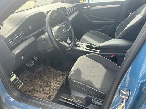 Used 2025 Volkswagen Jetta Sport image 4