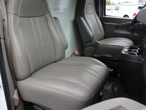 Used 2021 GMC Savana 3500 Extended w/ Power Convenience Package image 26