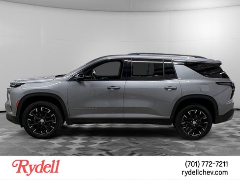 Used 2025 Chevrolet Traverse LT w/ Sun and Wheel Package image 2