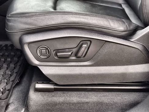 Used 2023 Audi Q7 Premium w/ Convenience Package image 31