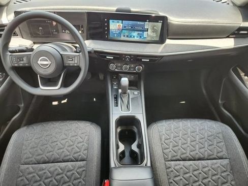Used 2025 Nissan Kicks SV w/ Illumination Package FWD image 26