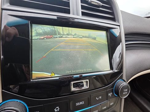 Used 2015 Chevrolet Malibu LT image 14