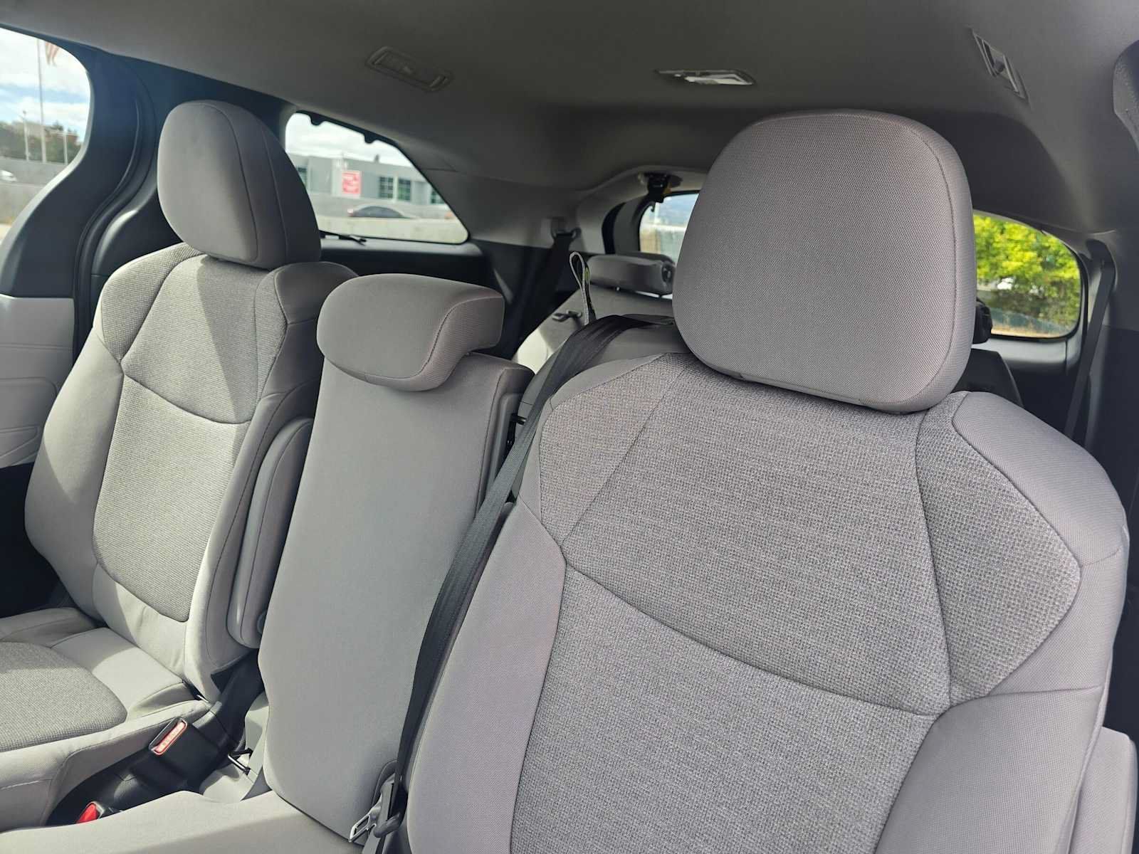 Used 2026 Toyota Sienna LE FWD image 24