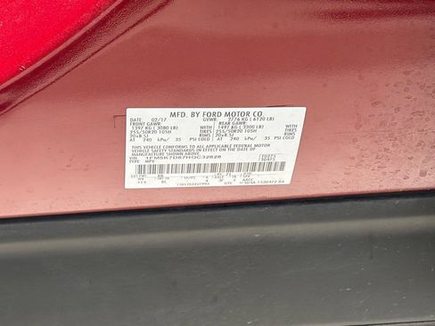 Used 2017 Ford Explorer XLT w/ Equipment Group 202A FWD image 13