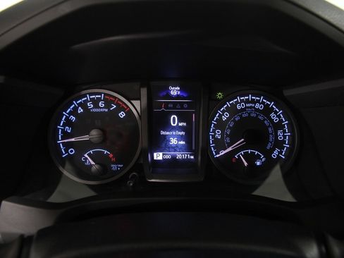 Used 2023 Toyota Tacoma TRD Off-Road image 8