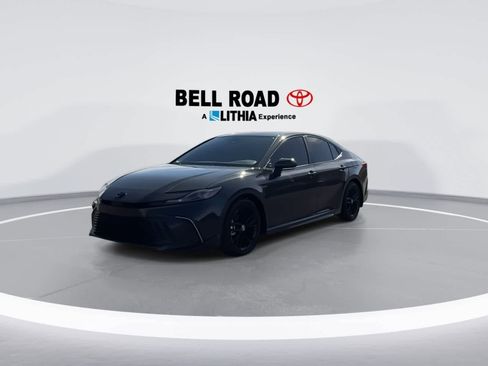 Used 2025 Toyota Camry SE image 4