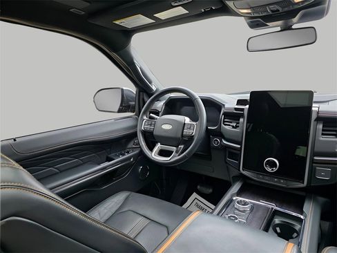 Used 2023 Ford Expedition Platinum image 14