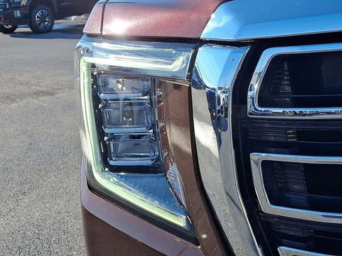 Used 2022 GMC Yukon SLT w/ SLT Luxury Package image 9