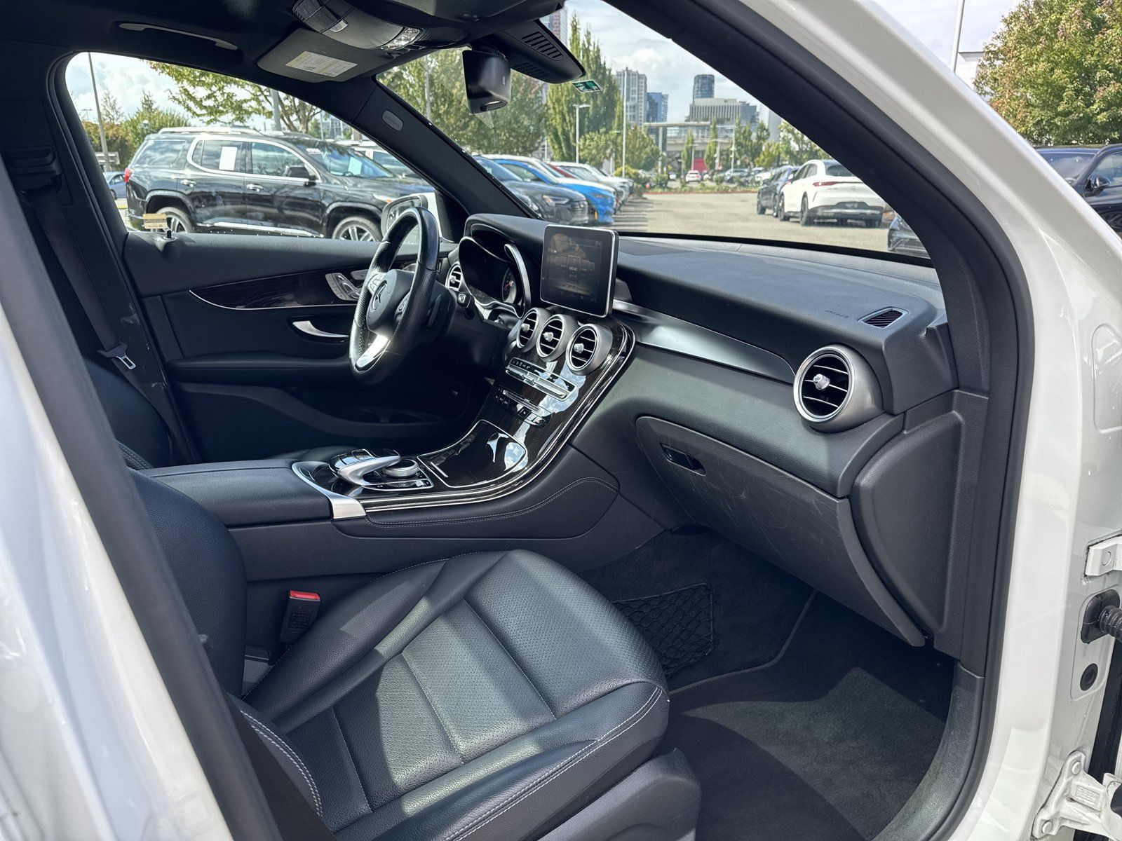 Used 2017 Mercedes-Benz GLC 300 4MATIC image 13