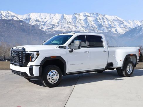 Used 2025 GMC Sierra 3500 Denali Ultimate image 2