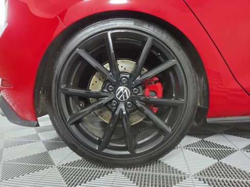 Used 2020 Volkswagen GTI SE FWD image 10