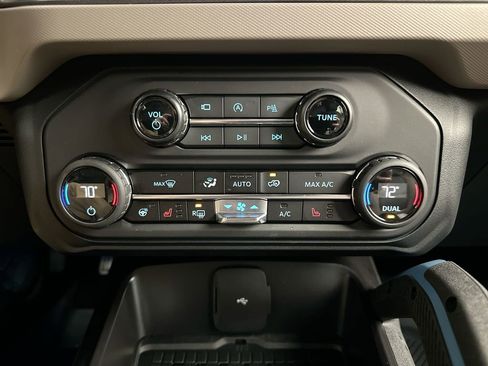 Used 2024 Ford Bronco Wildtrak image 12