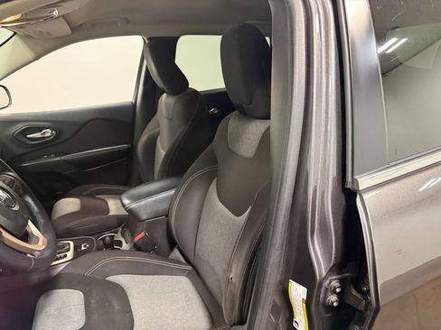 Used 2014 Jeep Cherokee Latitude FWD image 56