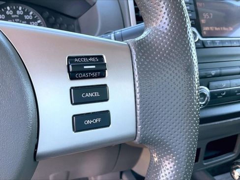 Used 2017 Nissan Frontier SV image 15