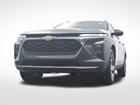 Used 2025 Chevrolet Trax LT FWD image 30