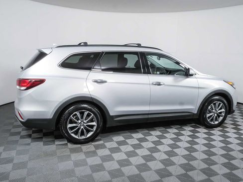 Used 2019 Hyundai Santa Fe XL SE FWD image 2