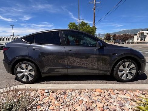 Used 2024 Tesla Model Y Long Range AWD/4WD image 5