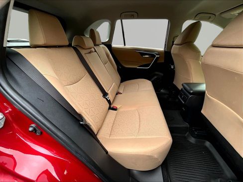 Used 2021 Toyota RAV4 XLE w/ Protection Package (TMS) AWD/4WD image 25