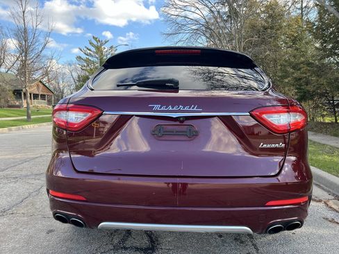 Used 2017 Maserati Levante w/ Luxury Package AWD/4WD image 5