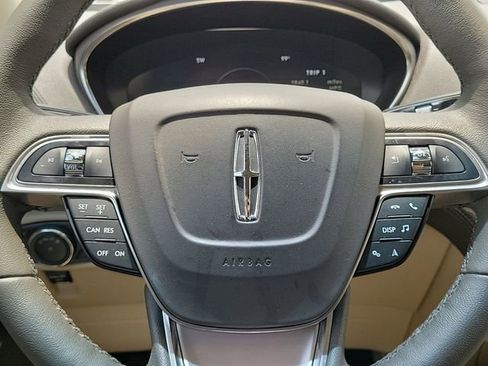 Used 2019 Lincoln Nautilus FWD image 18