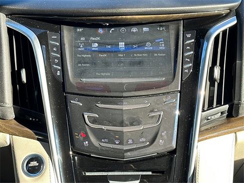 Used 2020 Cadillac Escalade Luxury image 17