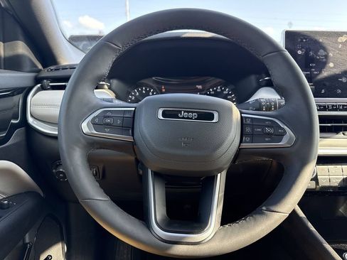 Used 2025 Jeep Compass Limited AWD/4WD image 23