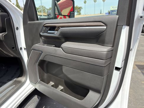 Used 2025 Chevrolet Silverado 2500 LT w/ Convenience Package AWD/4WD image 11