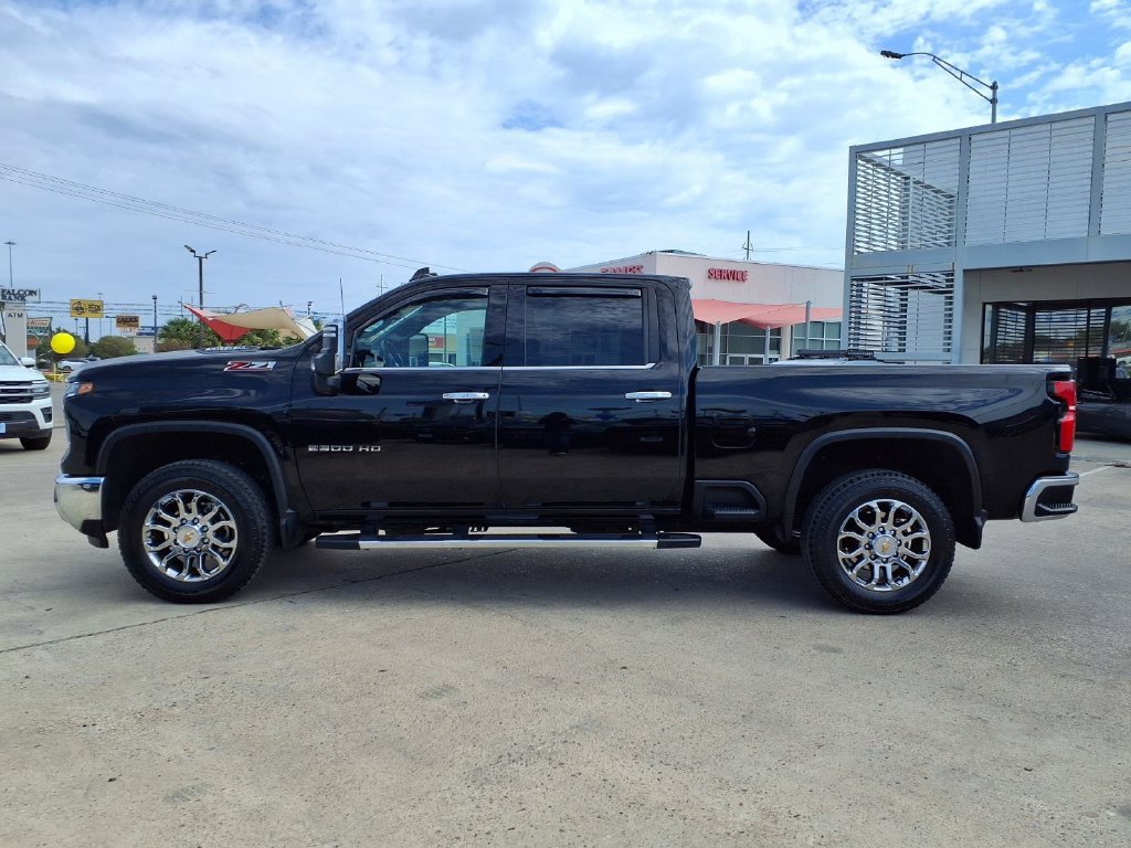 Used 2026 Chevrolet Silverado 2500 LTZ w/ LTZ Plus Package AWD/4WD image 5