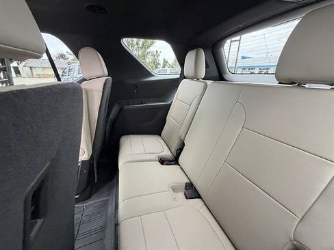 Used 2023 Chevrolet Traverse LT w/ LT Premium Package AWD/4WD image 30