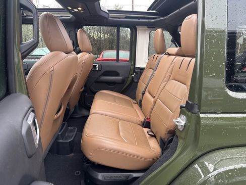 Used 2021 Jeep Wrangler Unlimited Sahara w/ Cold Weather Group image 13