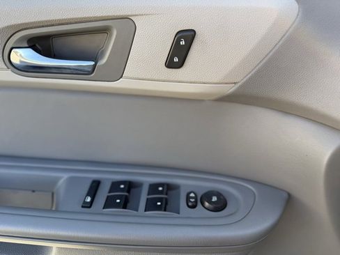 Used 2017 Chevrolet Traverse LT w/ Style and Technology Package image 16