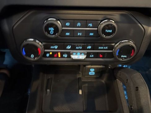 New 2025 Ford Bronco Outer Banks w/ Sasquatch Package image 24