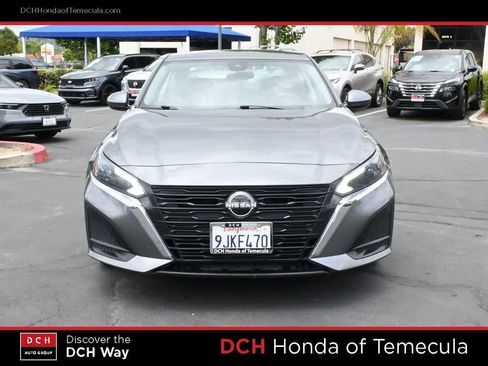 Used 2023 Nissan Altima 2.5 SV FWD image 2