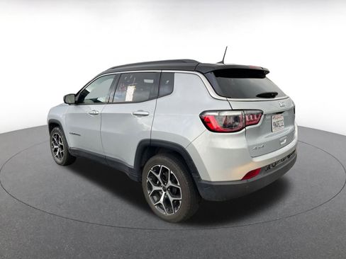 Used 2025 Jeep Compass Limited image 5