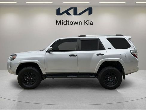 Used 2022 Toyota 4Runner SR5 Premium w/ Moonroof Package AWD/4WD image 6