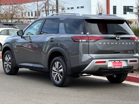 New 2025 Nissan Pathfinder SL image 6