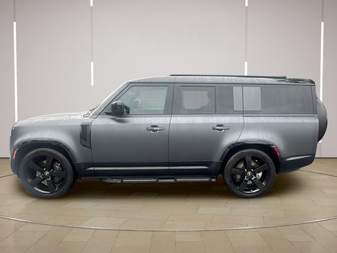 Used 2025 Land Rover Defender 130 X-Dynamic SE AWD/4WD image 2