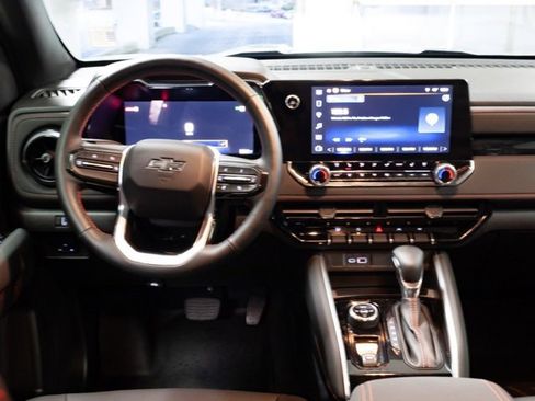 Used 2025 Chevrolet Colorado Z71 w/ Z71 Convenience Package 2 image 11