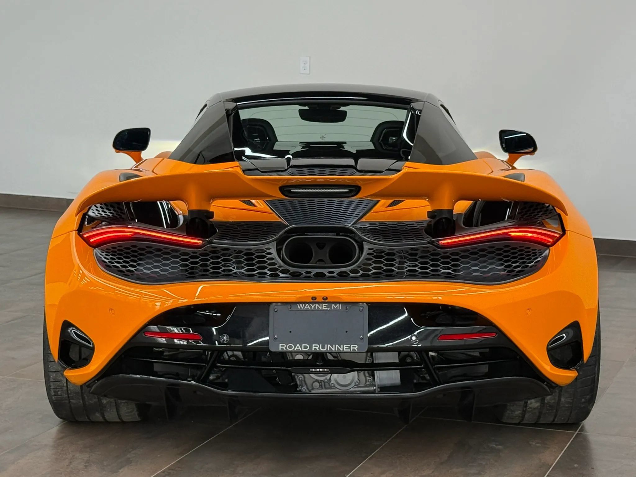 Used 2025 McLaren 750S Spider RWD image 15