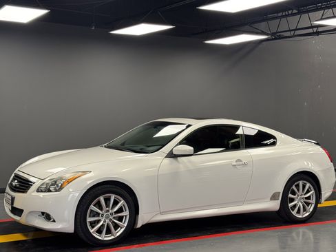 Used 2013 INFINITI G37 x w/ Premium Pkg image 1