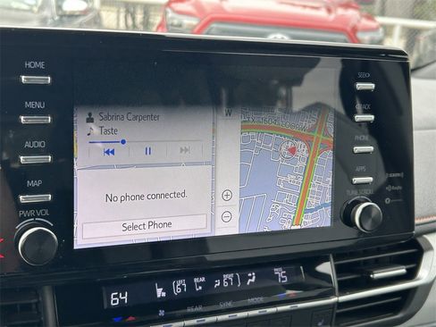 Used 2022 Toyota Sienna XSE image 38