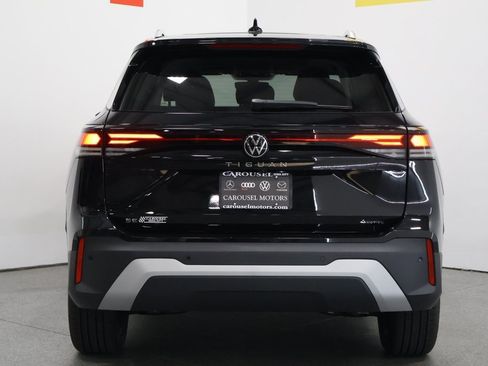 New 2025 Volkswagen Tiguan SE image 11