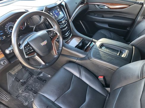 Used 2016 Cadillac Escalade Luxury image 15
