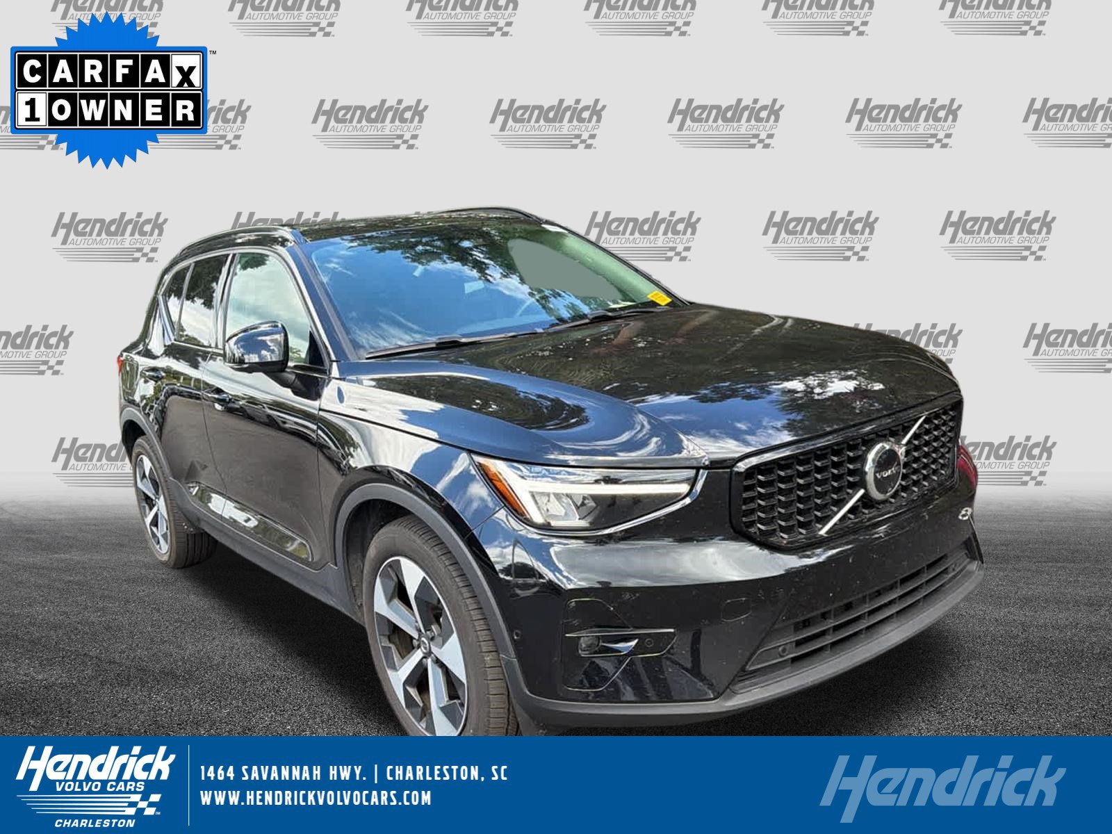 Used 2025 Volvo XC40 B5 Plus AWD/4WD image 1
