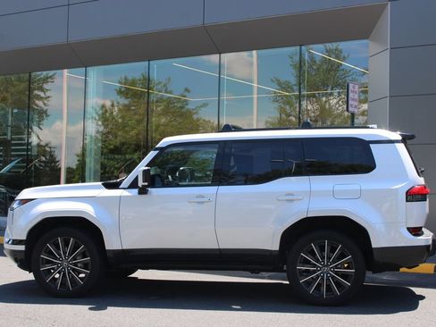 Used 2024 Lexus GX 550 w/ Accessory Package (Z1) AWD/4WD image 7